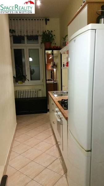Prenajmeme 2 izb byt na Obchodnej ulici .